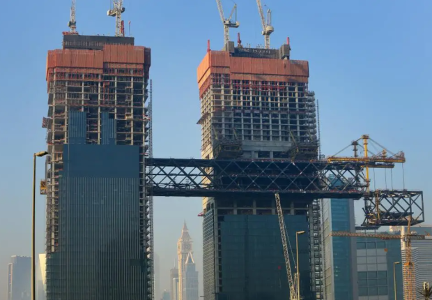 يحاول المبنى تحطيم الرقم القياسي لأطول مبنى معلق في العالم
