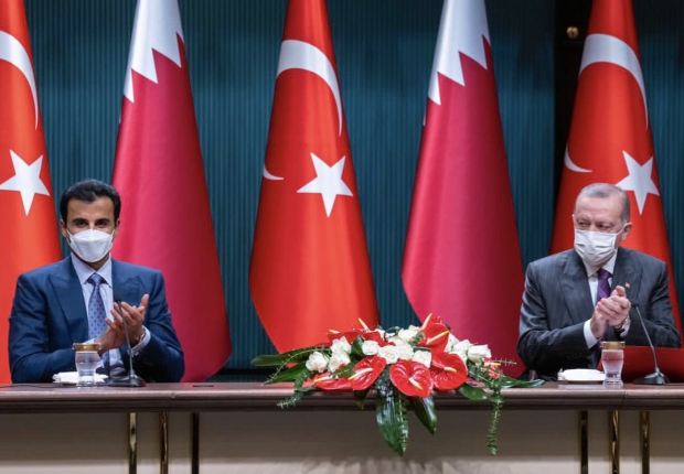 جانب من مشاركة الرئيس أردوغان وأمير قطر في التوقيع على الاتفاقات المشتركة