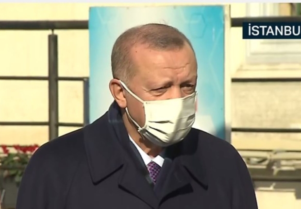 الرئيس التركي يتحدث للصحفيين في اسطنبول عقب تأدية صلاة الجمعة