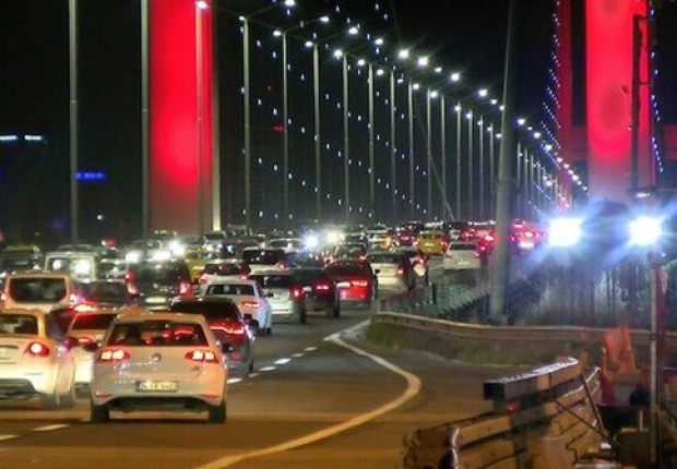جسر البسفور وسط إسطنبول - أرشيف