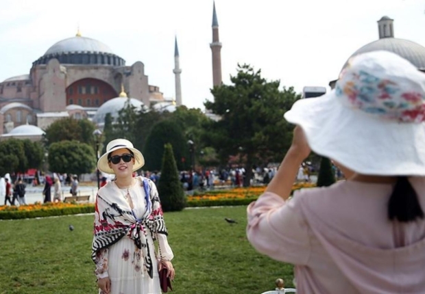 سياح أجانب في إسطنبول-صورة أرشيفية