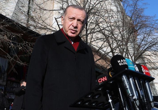 أردوغان يتحدث للصحفيين عقب صلاة الجمعة من أمام مسجد أيا صوفيا