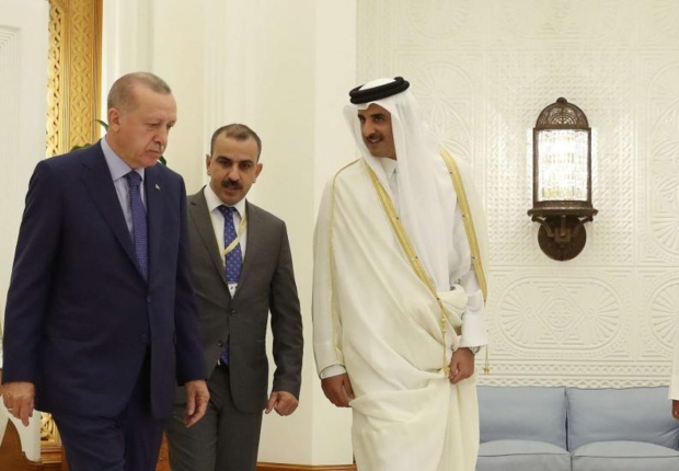 الرئيس التركي وأمير قطر في لقاء سابق