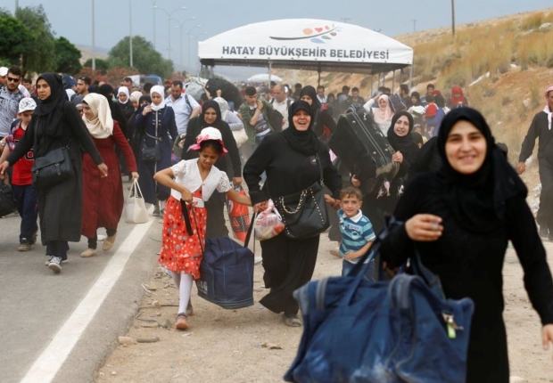 سوريون يعودون إلى بلادهم بمناسبة أحد الأعيادالدينية-أرشيف رويترز