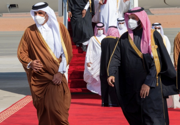 ولي العهد السعودي يستقبل أمير قطر بعد نهاية الخلاف الخليجي