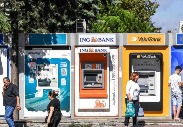 أجهزة صراف آلي لبنوك تركية