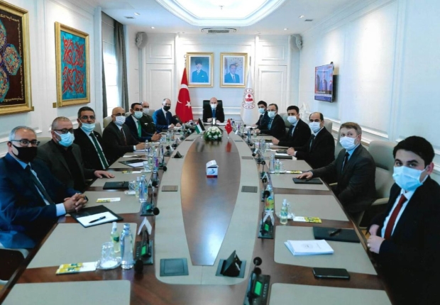 جانب من لقاء السفير الفلسطيني ورؤساء الجالية الفلسطينية مع وزير الداخلية التركي