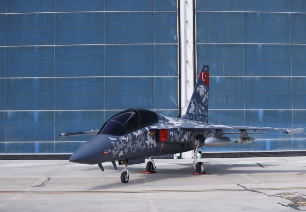 نموذج لطائرة التدريب النفاثة المتطورة والطائرة الهجومية الخفيفة Hürjet