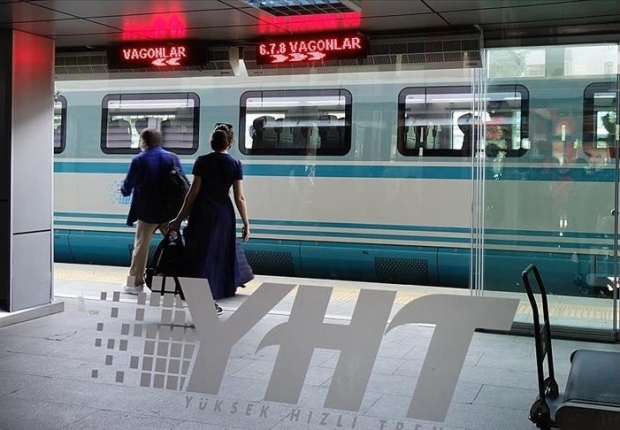 إطلاق رحلات قطار سريع "إكسبريس" بين العاصمة أنقرة ومدينة إسطنبول.