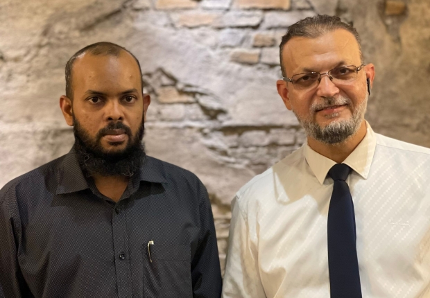 د. جلال كحيل المدير العام لشركة A&J "يمين"  مع الوزير المالديفي الياس جمال