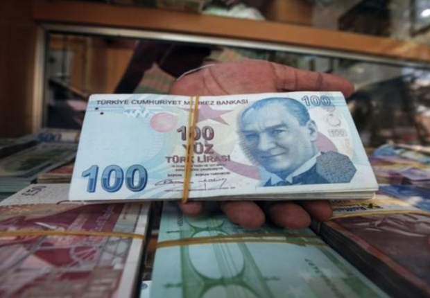 الليرة التركية تشهد ارتفاعاً ملحوظاً أمام الدولار