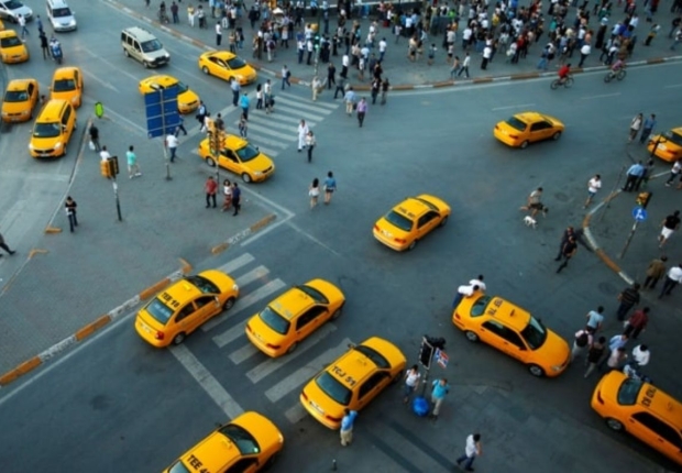 تزايد شكاوى السائحين من عمليات احتيال يقوم بها سائقو التاكسيات في إسطنبول