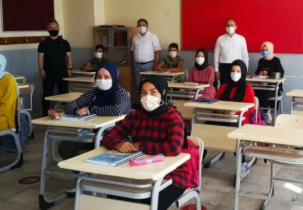 طالبات بإحدى المدارس في تركيا-صورة أرشيفية