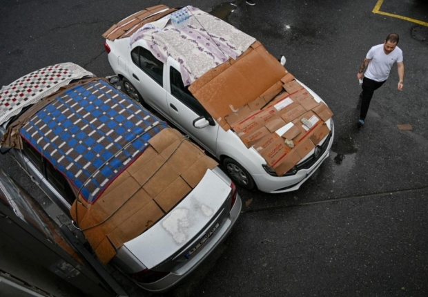 سيارات مغطاة لحمايتها من البرد المحتمل في إسطنبول-أرشيفية