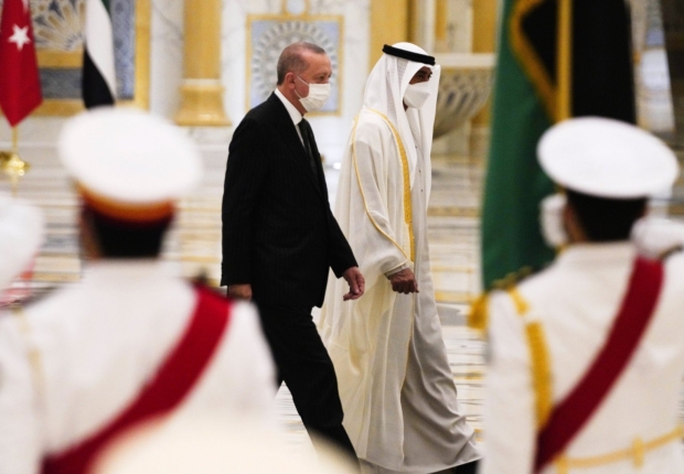 ولي عهد أبو ظبي يستقبل الرئيس التركي-ارشيف