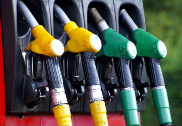 تشير التقديرات إلى أنه في حالة تطبيق الحظر سيرتفع سعر برميل النفط إلى 180 دولارًا