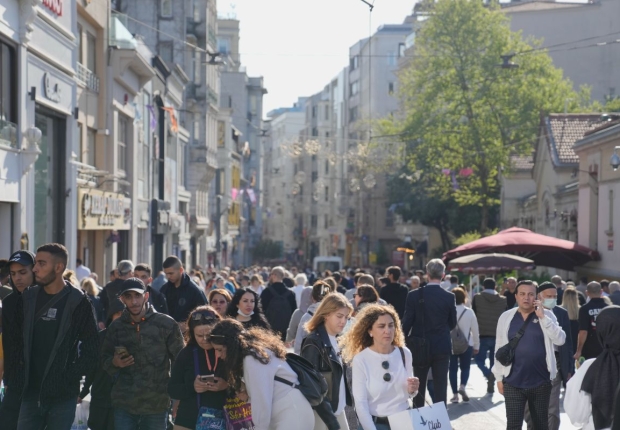 تشهد شوارع وساحات إسطنبول في تركيا نشاطاً كبيراً من السياح-الأناضول