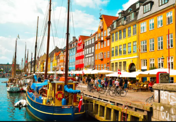 تقع الدانمارك في شمال أوروبا، وهي ثالث أغلى دولة للعيش في العالم