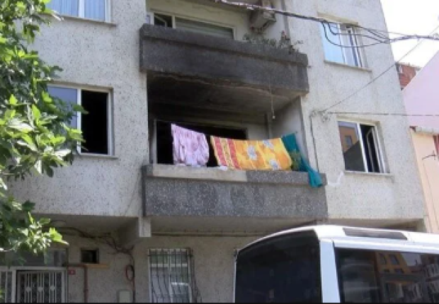 صورة تظهر احتراق الشقة الواقعة في الطابق الثالث