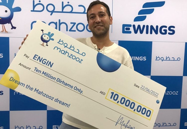 المهندس التركي يفوز بعشر ملايين درهم إماراتي في مسابقة محظوظ