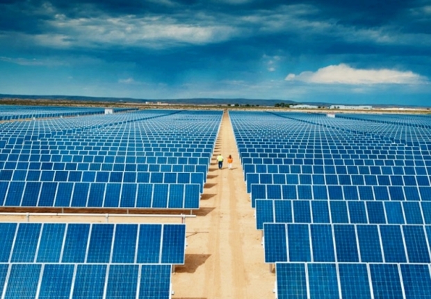 الصفقة تشمل مشروعات في مجال الطاقة الشمسية