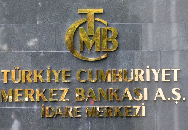 صورة لشعار البنك المركزي التركي عند مدخل مقره الرئيسي في أنقرة
