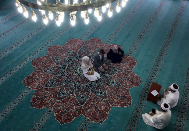 إقامة مراسم إشهار إسلام اليابانية في المسجد المركزي في كوتاهية التركية-الأناضول