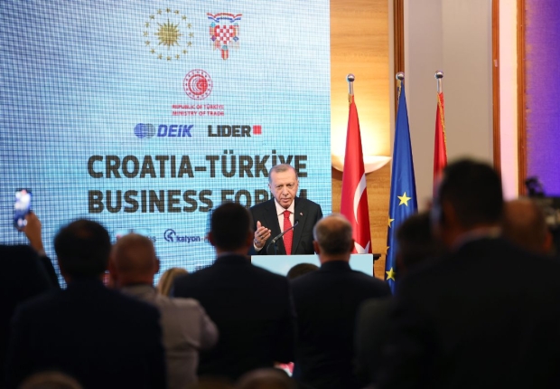 اردوغان خلال منتدى العمل التركي-الكرواتي في العاصمة زغرب-الأناضول