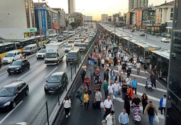 المتروبوس يعتبر الوسيلة الأكثر طلباً للمواصلات في اسطنبول
