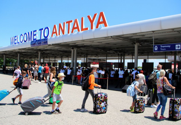 حل الروس في المركز الأول بين السياح الأجانب الأكثر قدومًا إلى أنطاليا