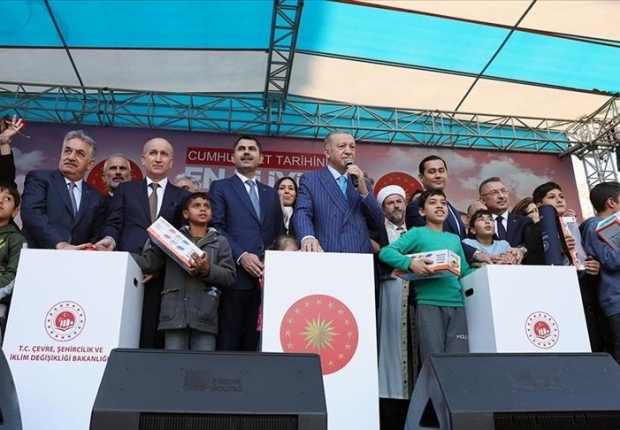 اردوغان خلال حفل وضع حجر الاساس لمشروع الاسكان