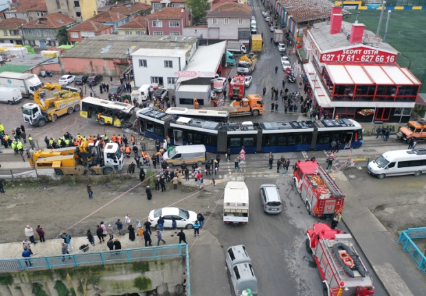 سكان إسطنبول البالغ عددهم أكثر من 16 مليونا يعتمدون على وسائل النقل العامة في تنقلاتهم