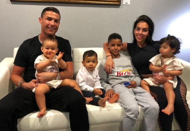 رونالدو وعائلته في السعودية