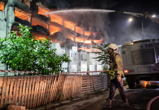 الحريق اندلع بمصنع مكون من 6 طوابق في بشاك شهير شمال اسطنبول