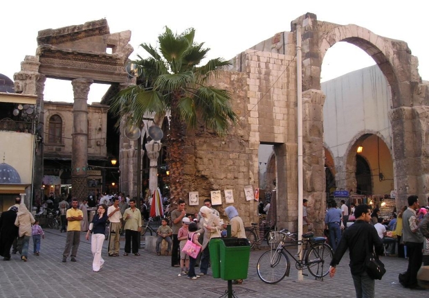 مدخل سوق الحميدية من جهة المسجد الأموي في دمشق