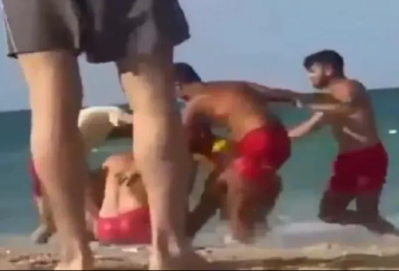 صورة ملتقطة من مقطع فيديو لحظة الاعتداء