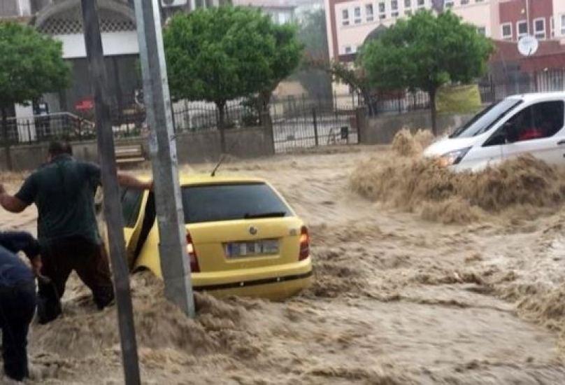 خمسة أشخاص فقدوا حياتهم في كيركلاري واثنين اخرين في اسطنبول جراء السيول