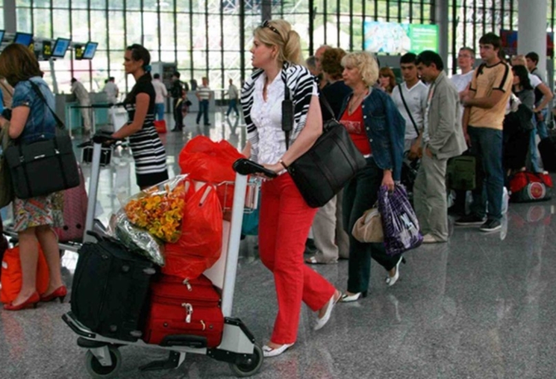 سياح في مطار إسطنبول الدولي-صورة أرشيفية