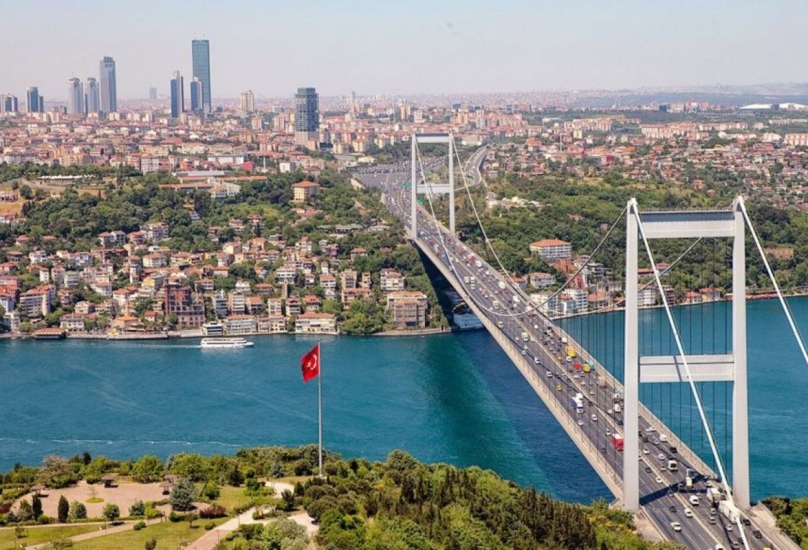 مشهد عام من إسطنبول يظهر فيه جسر البسفور-صورة أرشيفية