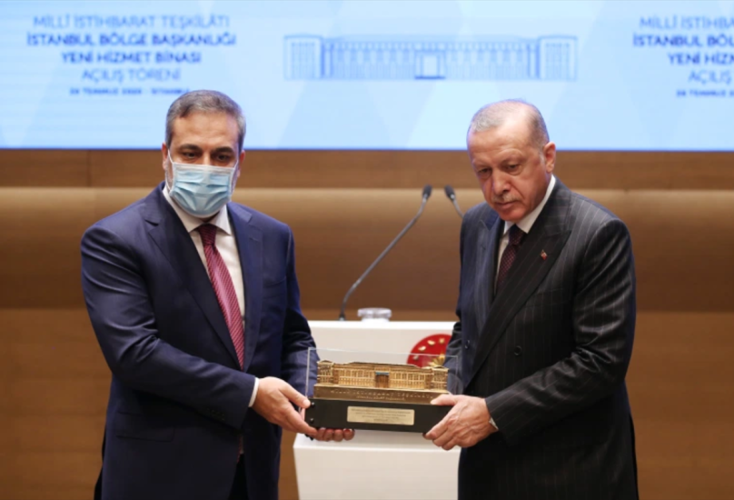 أردوغان ورئيس المخابرات التركية هاكان فيدان -الأناضول