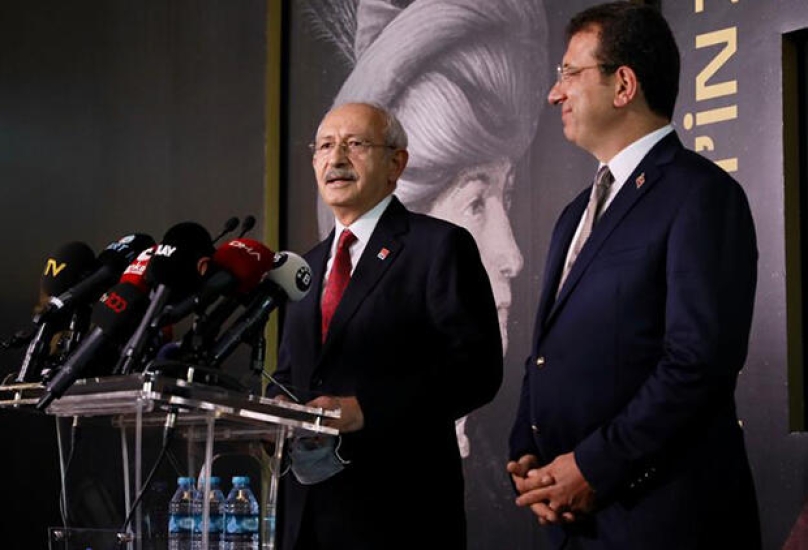 زعيم حزب الشعب الجمهوري خلال مشاركته في مراسم معاينة اللوحة في اسطنبول -  حرييت