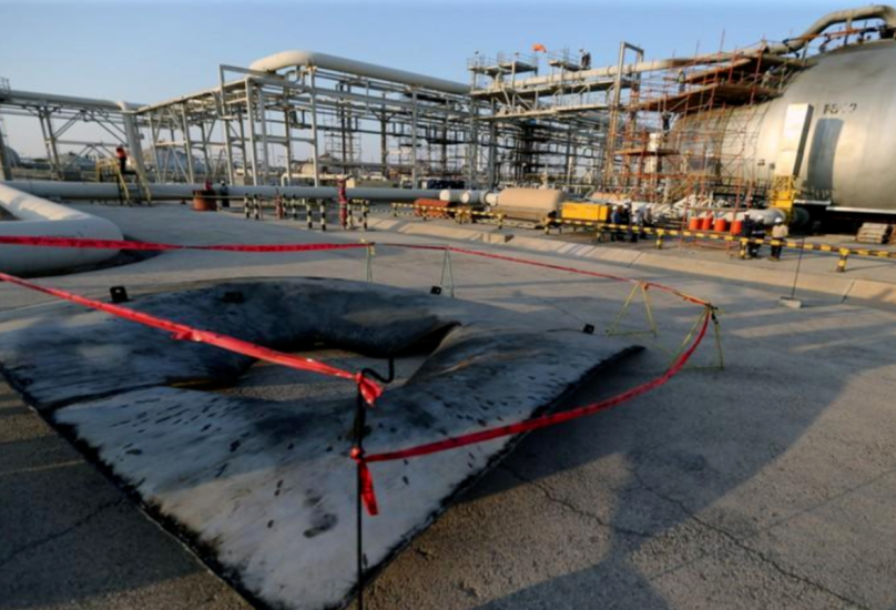 تسبب الهجوم بحريق في خزان للوقود في محطة توزيع المنتجات البترولية في شمال جدة-أرشيفية