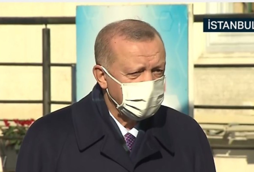 الرئيس التركي يتحدث للصحفيين في اسطنبول عقب تأدية صلاة الجمعة