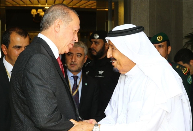 الملك سلمان والرئيس أردوغان في لقاء سابق