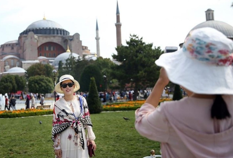 سياح أجانب في إسطنبول-صورة أرشيفية
