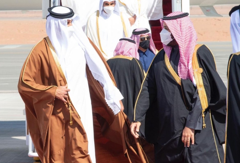 ولي العهد السعودي لحظة استقبال أمير قطر