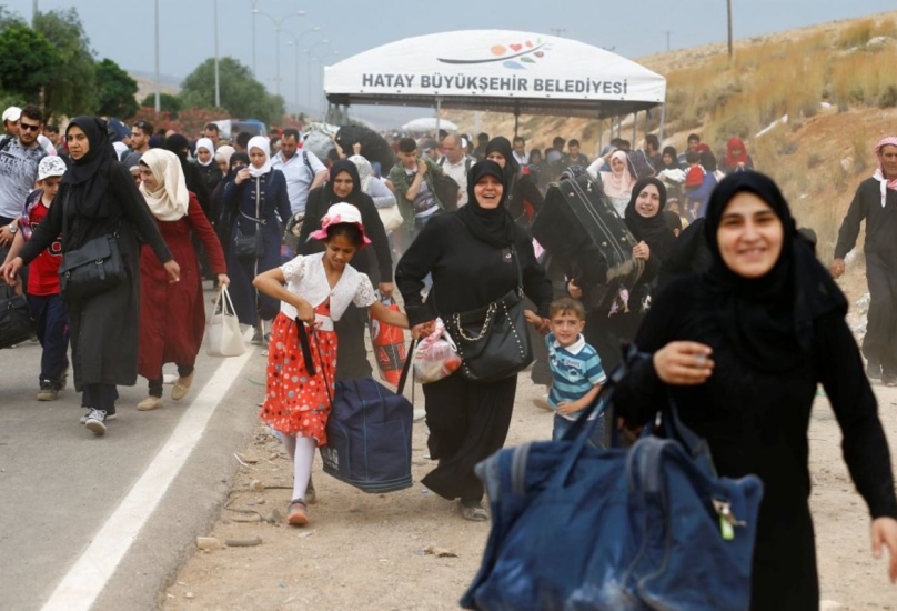 سوريون يعودون إلى بلادهم بمناسبة أحد الأعيادالدينية-أرشيف رويترز