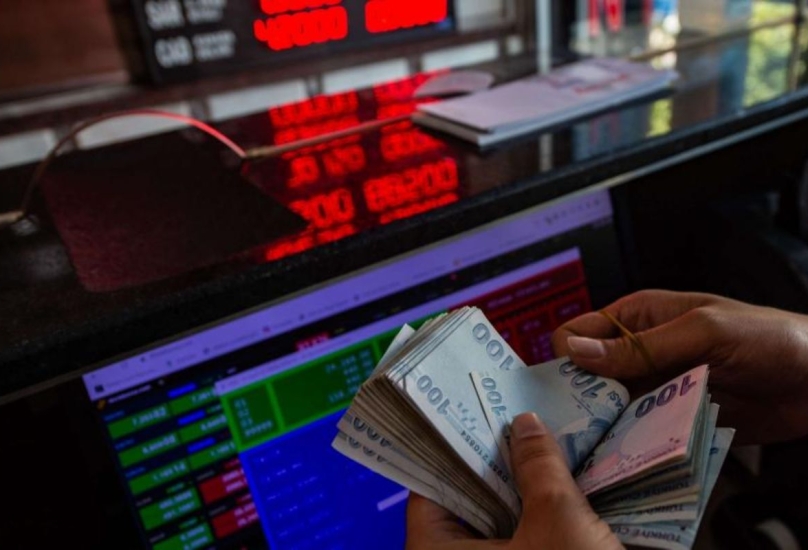 انخفاض كبير في الليرة التركية مقابل الدولار الأمريكي