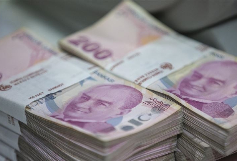 انخفاض تاريخي لليرة التركية أمام الدولار والعملات الأخرى