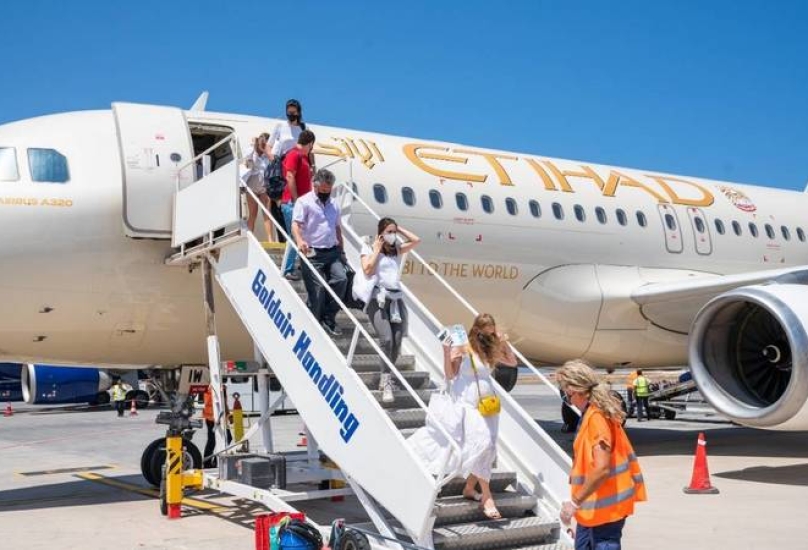 الاتحاد للطيران تطلق رحلاتها إلى سانتوريني ومالقة